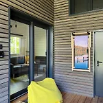 Modernes Tinyhouse Trailer Am Waldrand - Mit Seezugang 別荘 エーギング