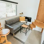 Modernes Tinyhouse Trailer Am Waldrand - Mit Seezugang エーギング
