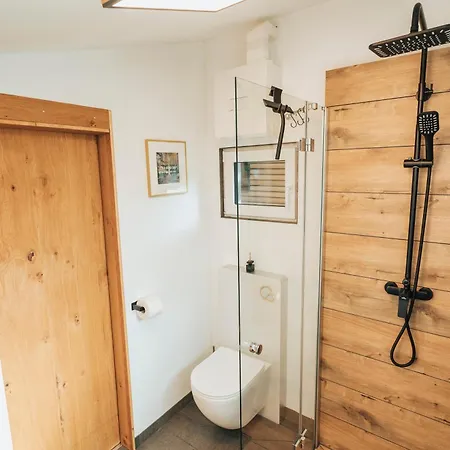 Modernes Tinyhouse Trailer Am Waldrand - Mit Seezugang *