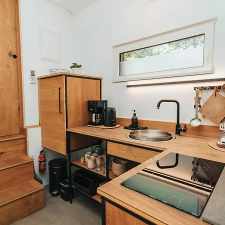 Modernes Tinyhouse Trailer Am Waldrand - Mit Seezugang