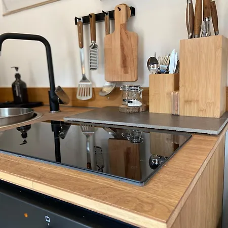 Modernes Tinyhouse Trailer Am Waldrand - Mit Seezugang