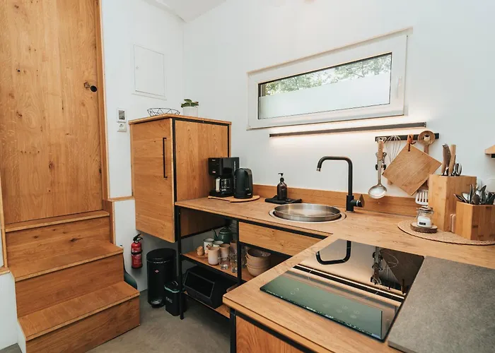 Modernes Tinyhouse Trailer Am Waldrand - Mit Seezugang