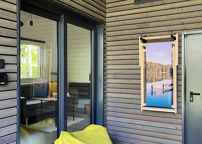 Modernes Tinyhouse Trailer Am Waldrand - Mit Seezugang בית נופש אגינג
